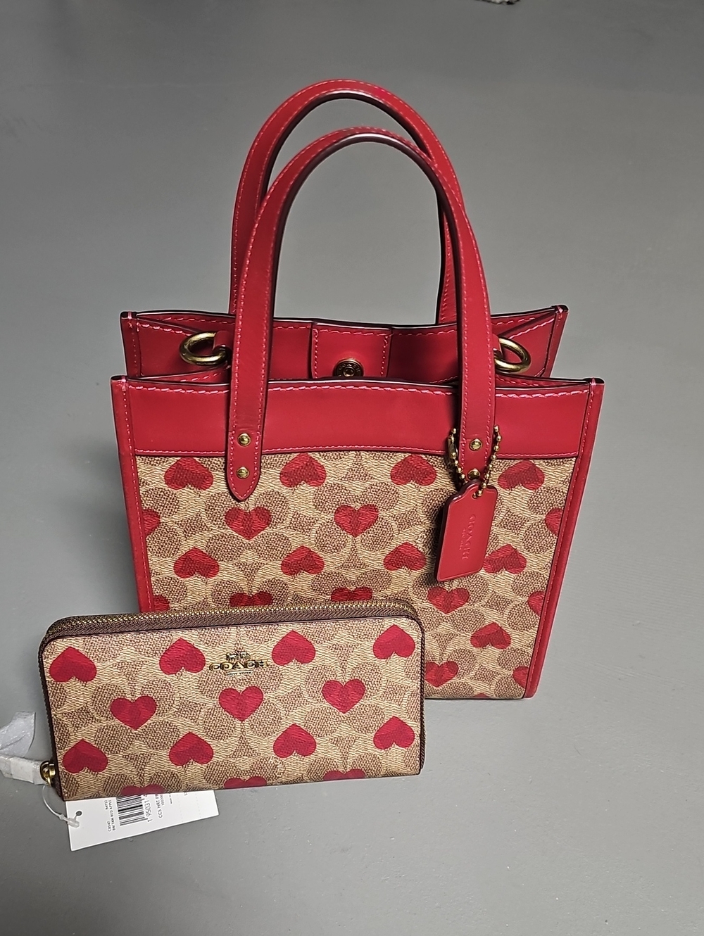 Coach C8391 Field Tote 22 In Signature Canvas With Heart Print Limited Edition